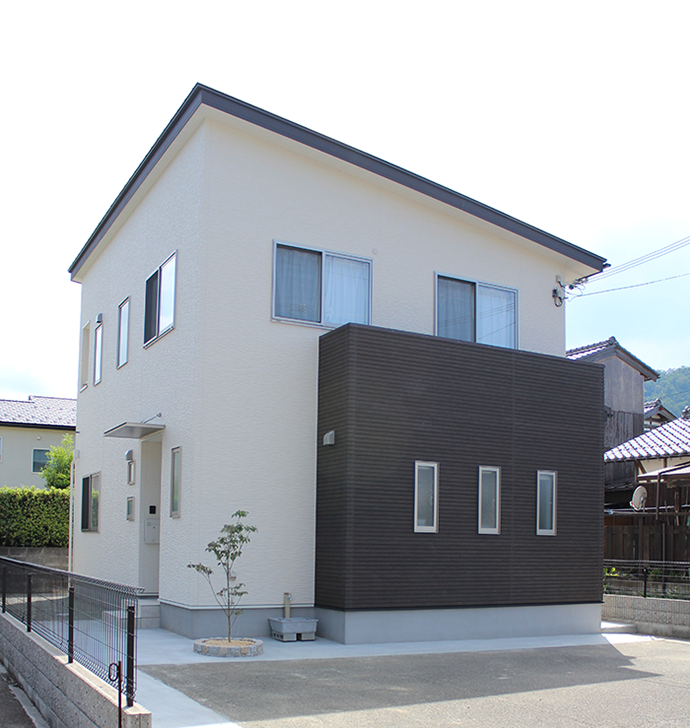 小浜市:片流れ屋根のモダンデザイン住宅 収納充実の注文住宅 小浜市:片流れ屋根のモダンデザイン住宅 収納充実の注文住宅