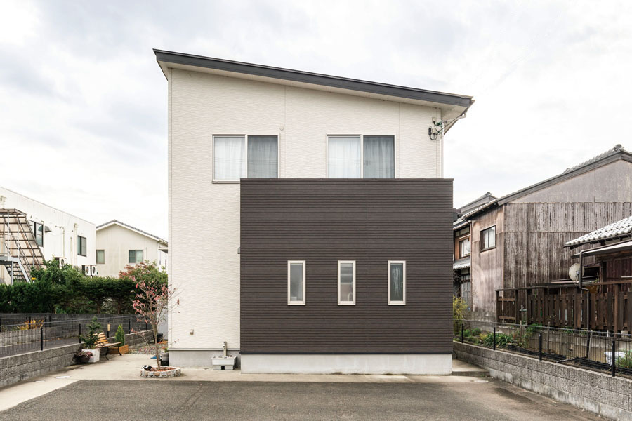 小浜市：片流れ屋根のモダンデザイン住宅　収納充実の注文住宅