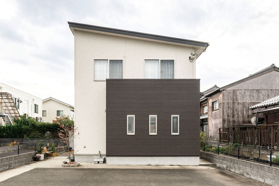 小浜市:片流れ屋根のモダンデザイン住宅 収納充実の注文住宅 小浜市:片流れ屋根のモダンデザイン住宅 収納充実の注文住宅
