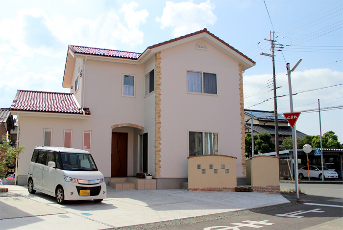 小浜市:延床面積約39坪収納たっぷりのLDK洋風瓦南欧風デザイン住宅 小浜市:延床面積約39坪収納たっぷりのLDK洋風瓦南欧風デザイン住宅