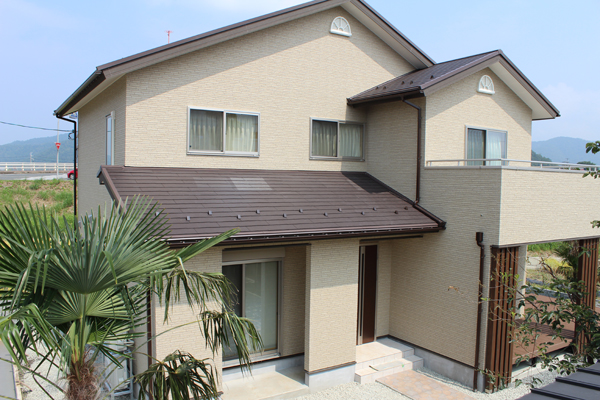小浜市:ウッドデッキ付、健康塗り壁を使った住宅/42坪 小浜市:ウッドデッキ付、健康塗り壁を使った住宅/42坪